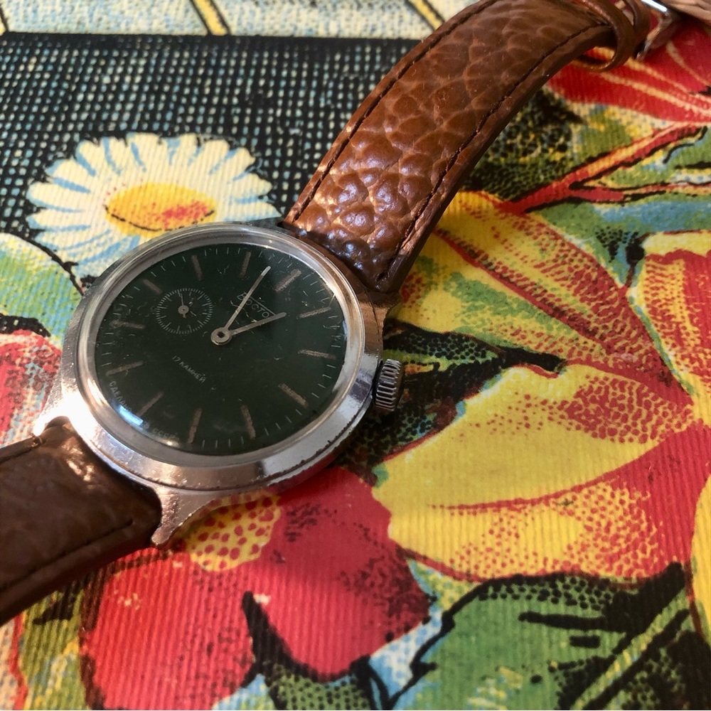 Vintage Mechanical Soviet Watch - Picture 4 of 5